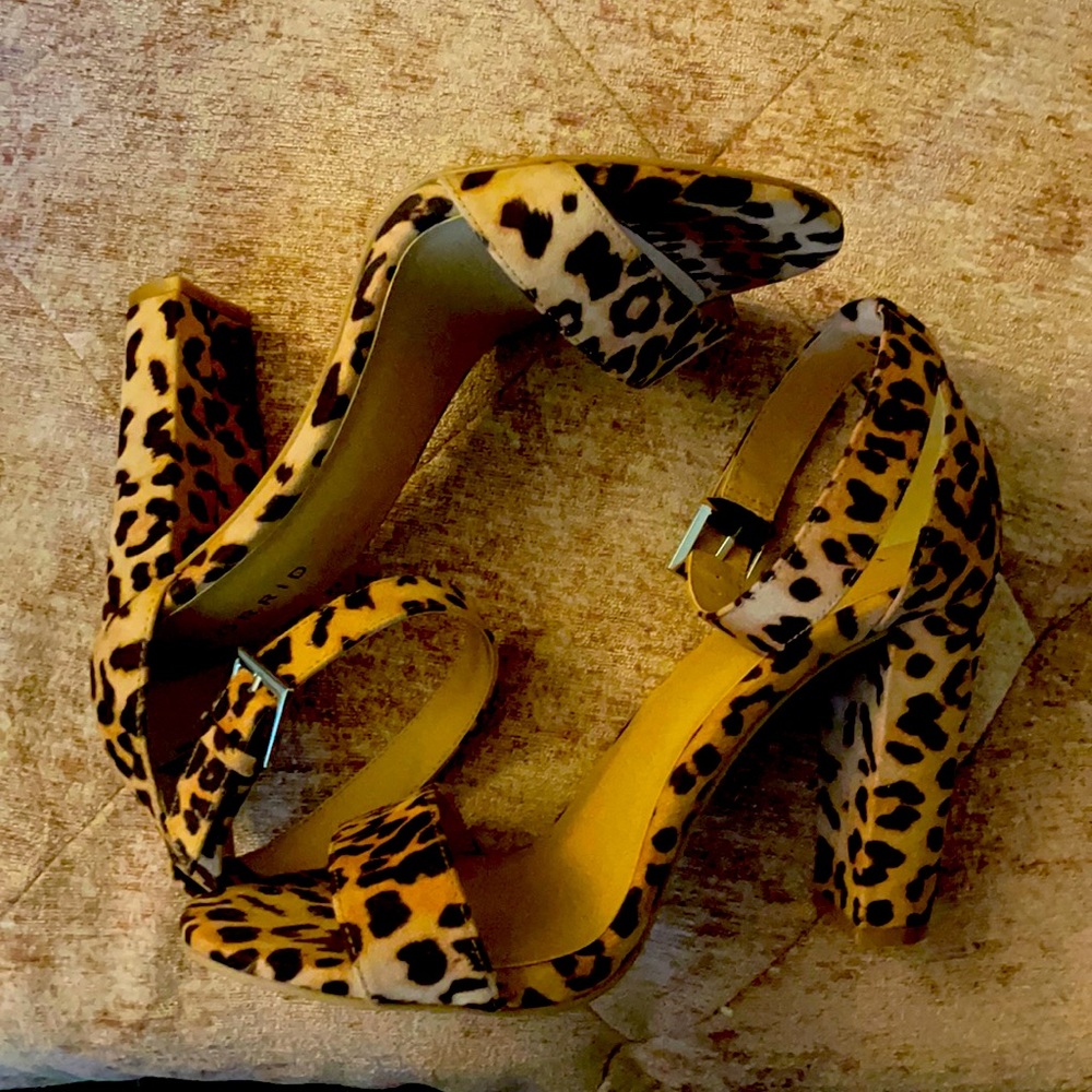 Shoes - Picture 1 of 3